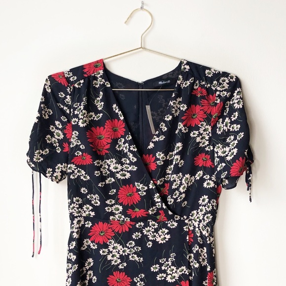 Madewell • Midi Dress in Hillside Daisies - Picture 6 of 8